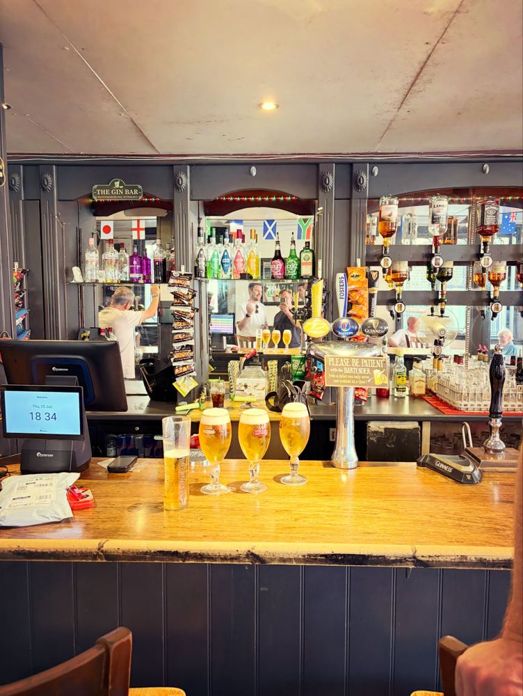 The Four Horseshoes, photo 2 of 7