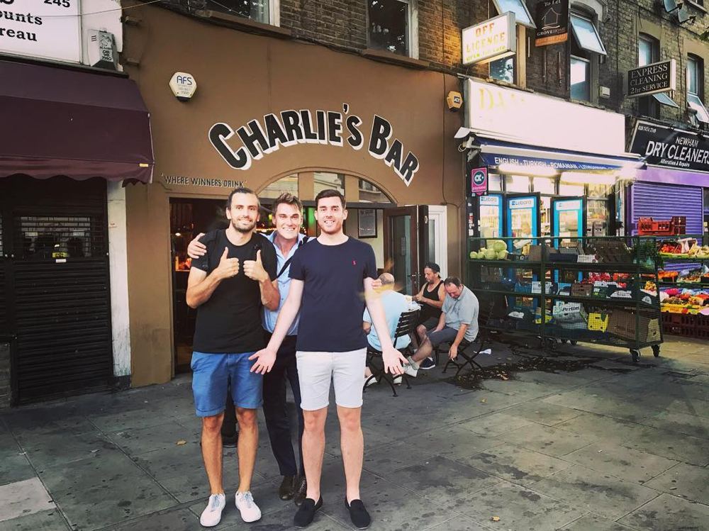 Charlies Bar