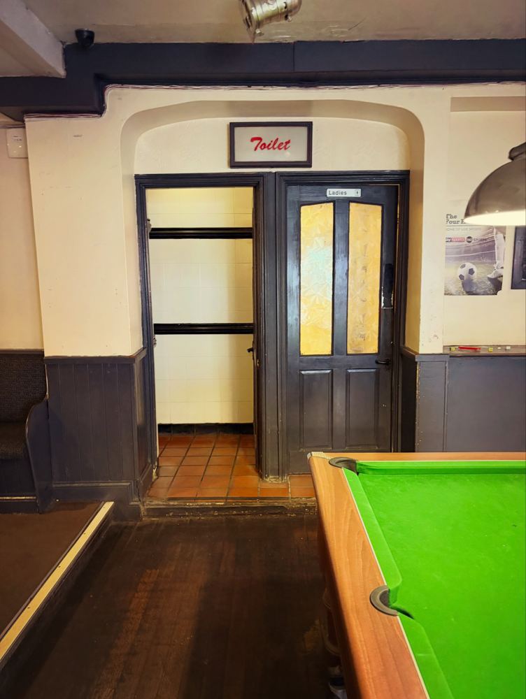 The Four Horseshoes, photo 3 of 7