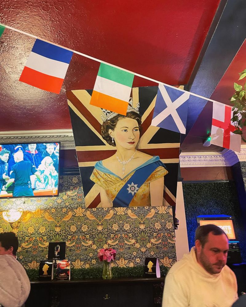 The Queens Head, photo 2 of 5