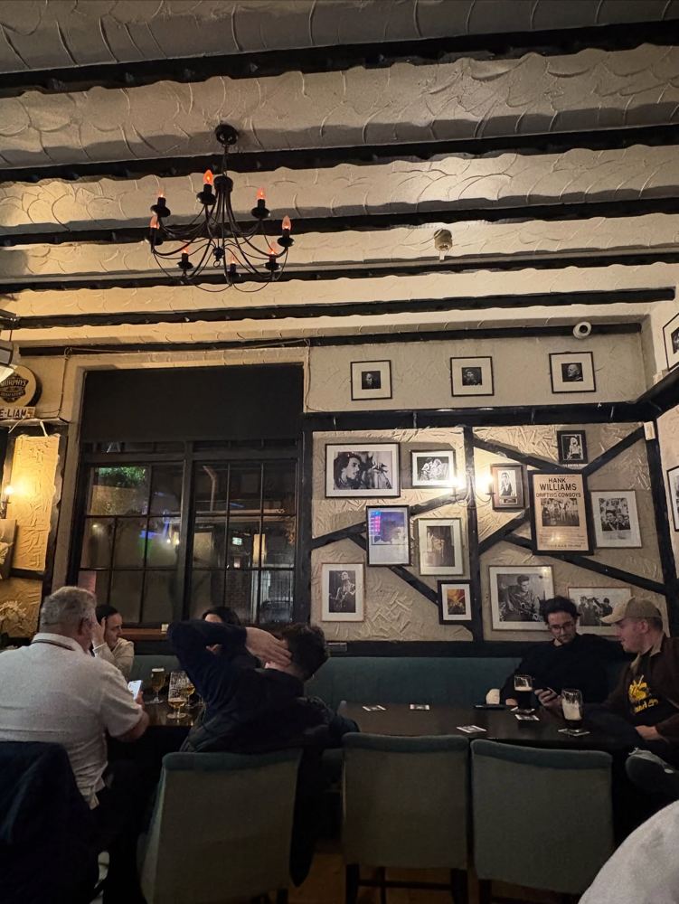 Angies Freehouse, photo 4 of 10