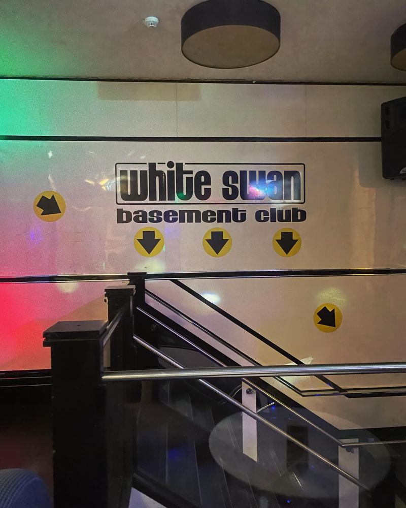 The White Swan, photo 2 of 7